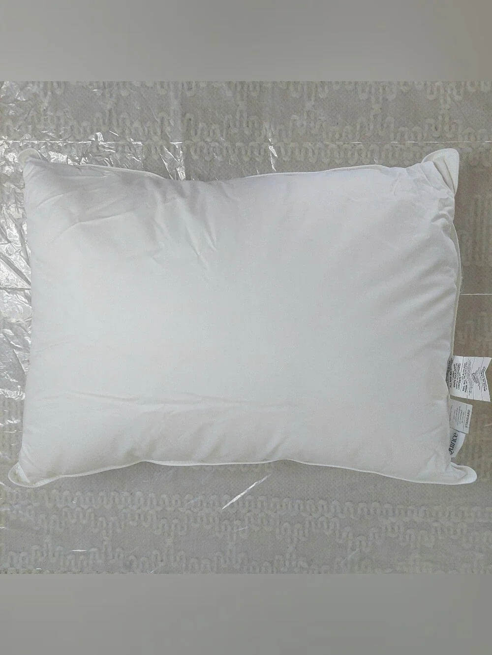 NWOT- Quince Standard White Duck Down Premium Pillow (Soft)(P90)